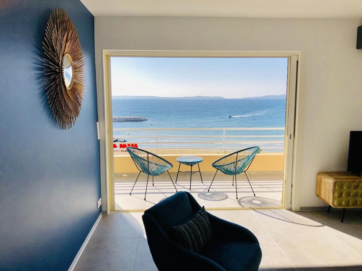 T3 Front De Mer Dernier Etage Vue Mer Petit Havre De Paix Pour Vos Vacances Emplacement Unique Vue Mer Panoramique A 180 Degres Pour Ce T3 En Face De La Plage Front De Mer Vue Sur Les Iles 5 Et Dernier Etage Avec Ascenseur Le Lavandou Exterior foto
