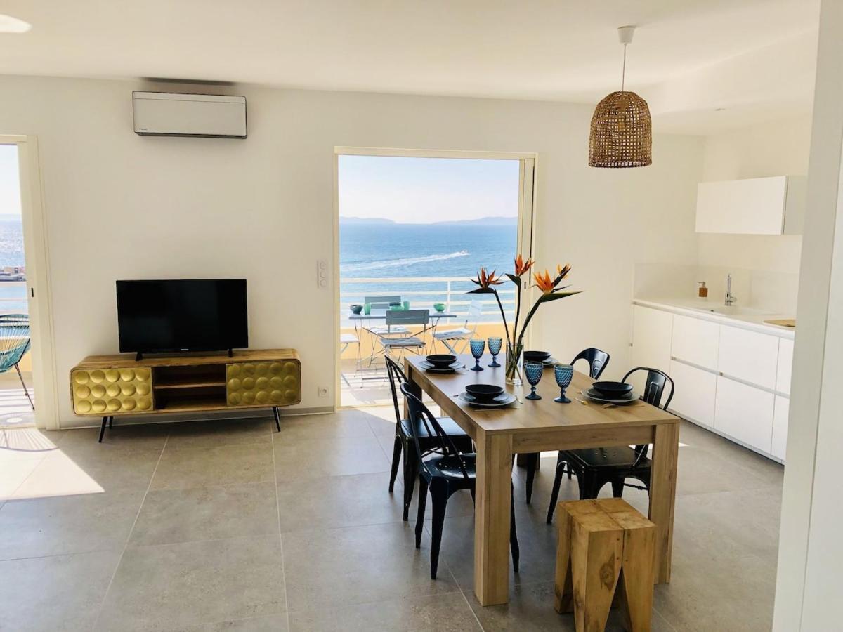 T3 Front De Mer Dernier Etage Vue Mer Petit Havre De Paix Pour Vos Vacances Emplacement Unique Vue Mer Panoramique A 180 Degres Pour Ce T3 En Face De La Plage Front De Mer Vue Sur Les Iles 5 Et Dernier Etage Avec Ascenseur Le Lavandou Exterior foto